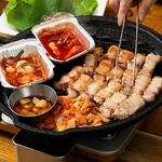 焼いている香りも食欲をそそります。仲間と楽しくワイワイサムギョプサルパーティー♪