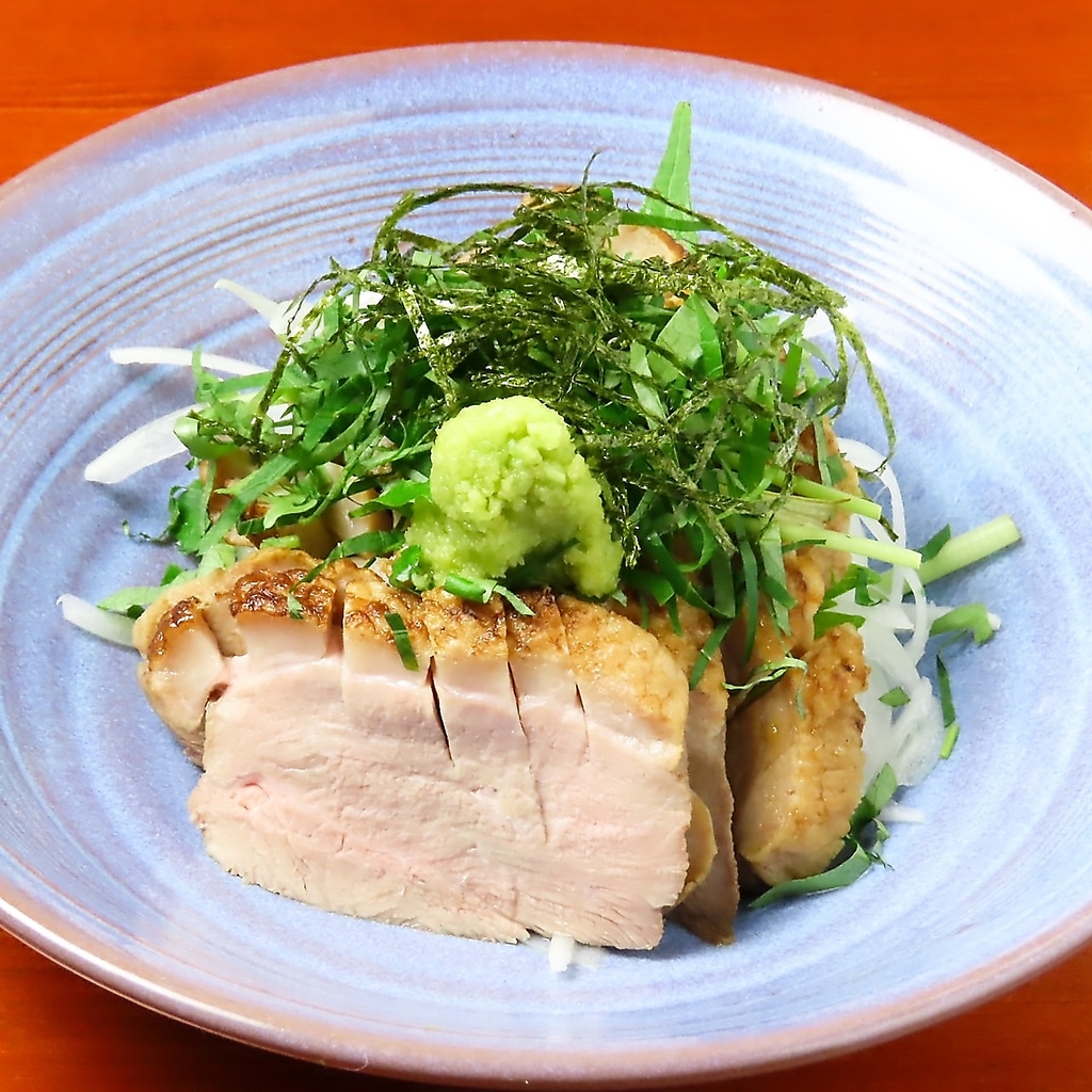 吟味した食材を使った料理で美食をゆっくりと味わうことができます。笑顔を届ける一品で上質な時間を