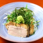 吟味した食材を使った料理で美食をゆっくりと味わうことができます。笑顔を届ける一品で上質な時間を