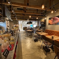 木目調の落ち着いた空間で食事を満喫★