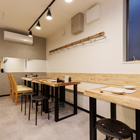 シーンに合わせて選べるお席をご用意◎