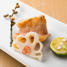 魚に合わせて最適の焼き加減で出される『季節の焼き魚』