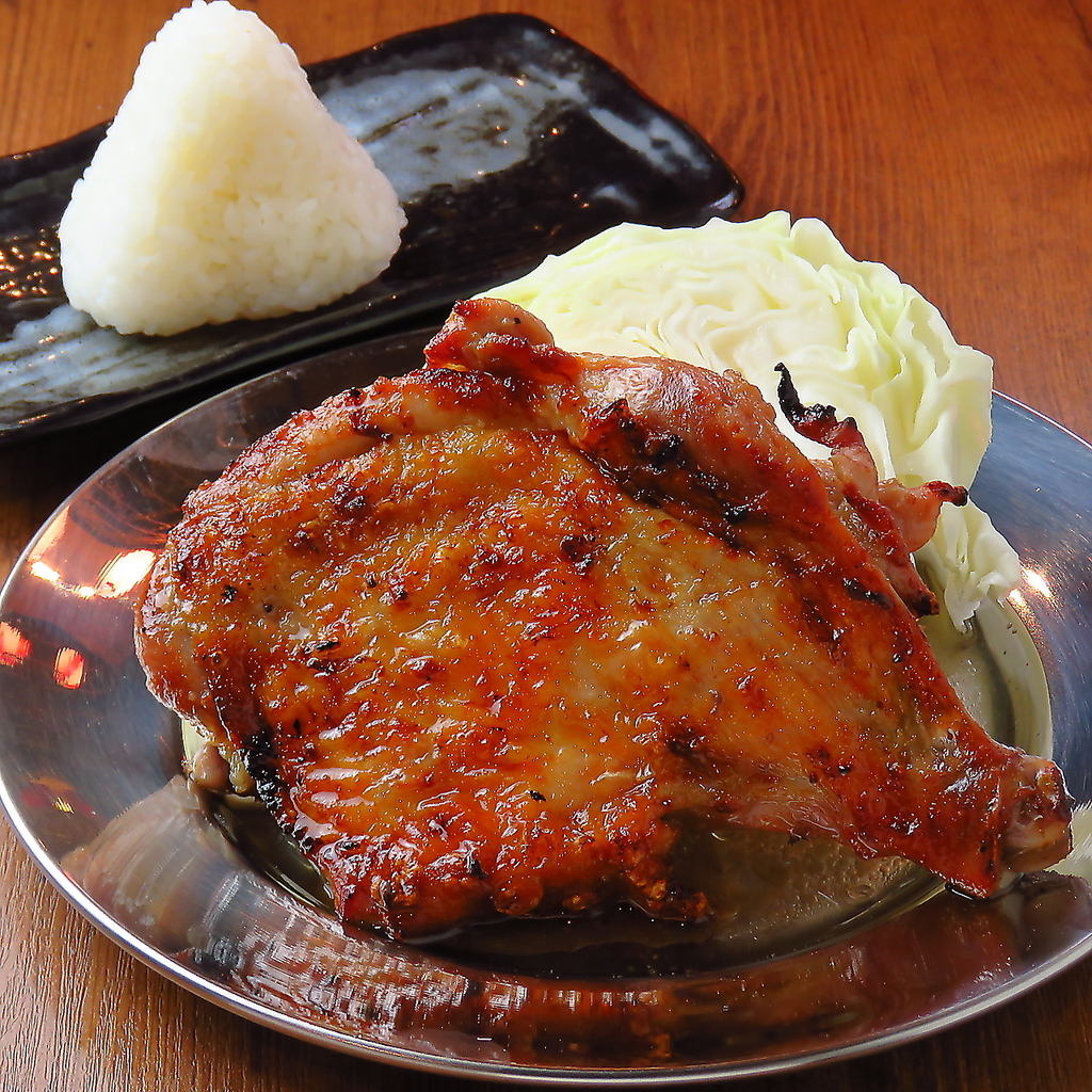 とりいちずこだわりの逸品「秘伝の骨付鳥」は辛さも選べてボリューム満点！是非ご賞味ください♪