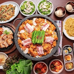 各種ご宴会にピッタリ！豪華！サムギョプサルと選べる鍋コース　税込4,000円《飲み放題付》の写真