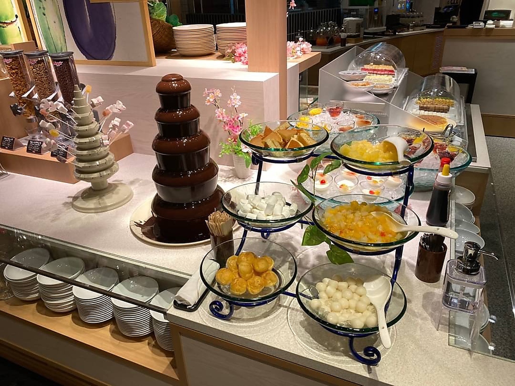 ビュッフェコーナーが目印！