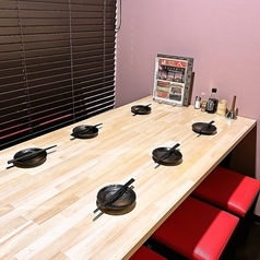 6名様掛けのテーブル席が7卓のご用意。