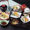 料理メニュー写真 万葉御膳＜造り・焼魚・煮物・蒸し物・揚物・食事一式・デザート＞