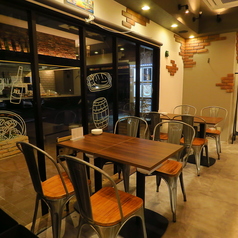 ご家族、ご友人とのお食事などに最適なゆったりと座れるテーブルのお席です。