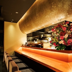 掘りごたつのカウンター席。