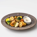 料理メニュー写真&nbsp;グリルチキンと野菜のチーズディップ