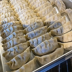 【自家製味付き焼き餃子】肉汁がジュワ―と溢れる旨さ！