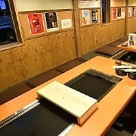 お席に鉄板を完備！目の前でスタッフが焼き上げます◎