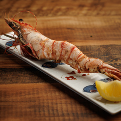 和モダンな店内で創作料理の数々をご堪能ください。