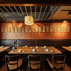 ゆったりおくつろぎいただけるテーブル個室で、楽しい時間をお過ごしください♪美味しいお酒とお食事をお楽しみ下さい☆旬の食材を使用した自慢のお料理と豊富な種類のドリンクをお楽しみ頂ける飲み放題付宴会コースを各種ご用意しています。送別会、歓迎会、鍋パーティ、女子会、誕生日、仲間との飲み会等様々なシーンに◎