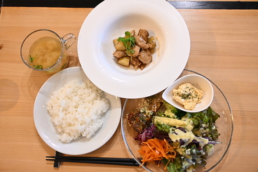 einee cafe&bal エイネーのおすすめ料理1