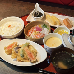 事前予約限定の豪華サーモンづくしメニューもあり