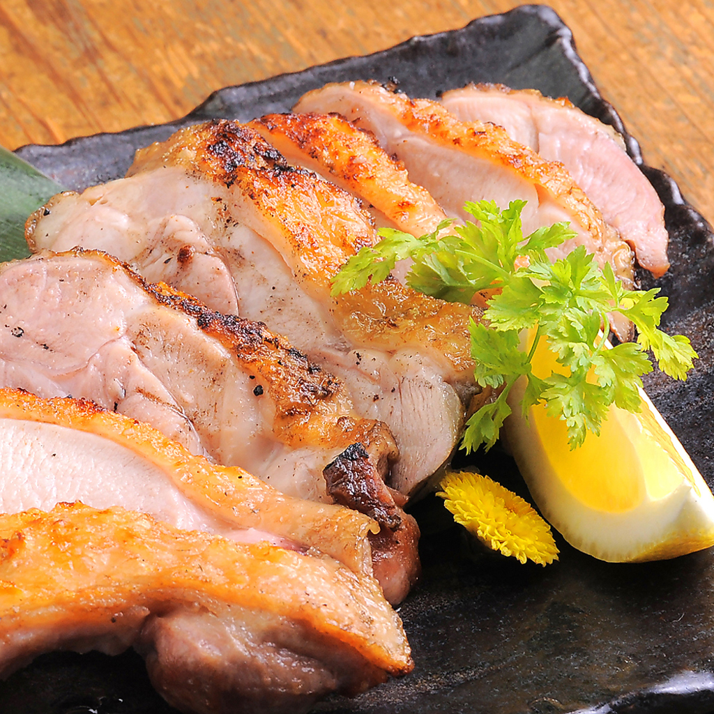 “薩摩地鶏”の飼育日数は120日～150日と長期間！程よい歯ごたえと、旨味が溢れます！