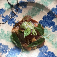 焼き茄子と葡萄、スウィートバジルのバルサミコマリネの写真