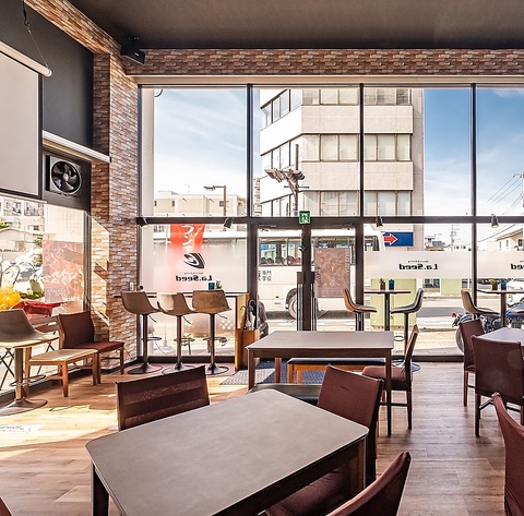 ���Éw�O�XSports&Dining La Seed �X�|�[�c�A���h�_�C�j���O ���V�[�h