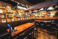 カリフォルニアガレージをイメージしたお席。男なら皆憧れますよね、、装飾にもこだわりあり！8名様席×２つ。　小上がりなので団体さんでの利用も可能です！半個室のような使い方できますよ！