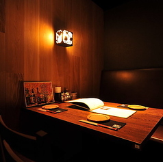 デートやご友人との飲み会などにもぴったりの半個室席もございます◎