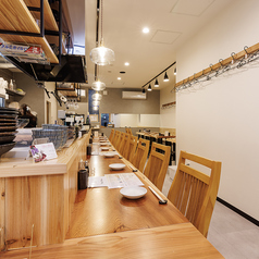 地元の親しいご友人と集まるなら、テーブル席がおすすめです!美味しい料理とお酒を片手に、気兼ねなくおしゃべりを満喫していただけます。思い出に残る素敵なひとときをお過ごしください♪