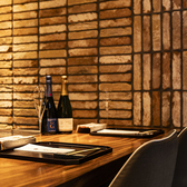 当店は完全予約制を採用しており、ご予約時間に合わせて最高の状態でお料理をご提供する準備をしております。万が一、15分以上遅刻される場合は、必ず事前にご連絡をお願いいたします。ご連絡をいただけない場合、他のお客様のご迷惑を避けるため、やむを得ずキャンセル扱いとさせていただく場合がございます。