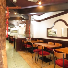 2名様～最大収容可能なテーブル席は、会社宴会や歓送迎会などに最適です！お一人様や少人数でのご利用にもおすすめです。ご家族やご友人とのお食事に是非ご活用ください。