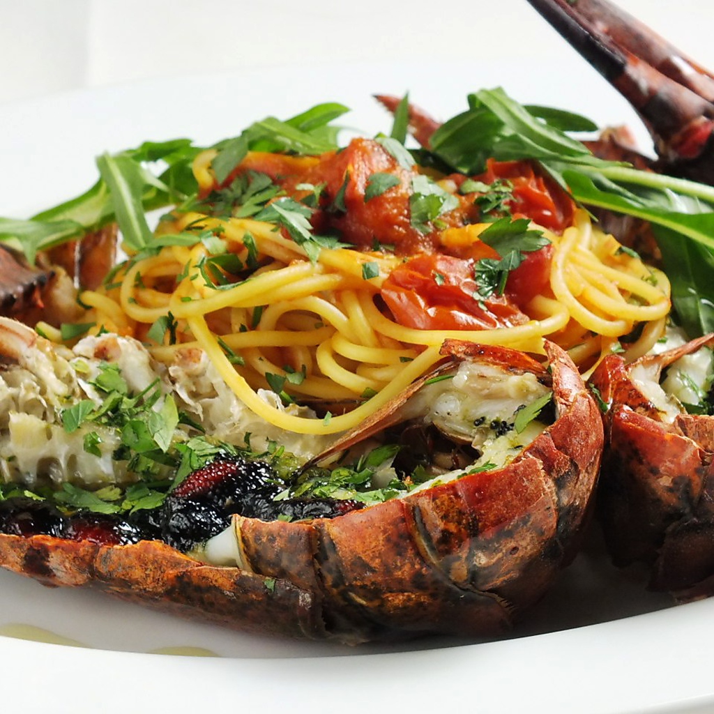 食材の味を活かし、料理長が彩りを加えます…前菜～デザートまで存分にお楽しみ下さい！