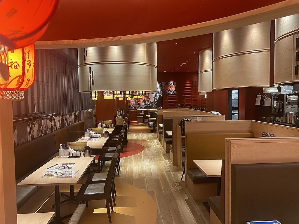 本場を感じさせつつも上品な雰囲気な店内♪