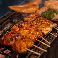 炭火で焼き上げるこだわりの焼き鳥