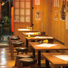 中規模の宴会にも対応可能なテーブル席をご用意。レイアウトを変更して、まとまった人数でも一体感のあるご宴会が可能です◎会社帰りの飲み会などにぜひご利用ください。