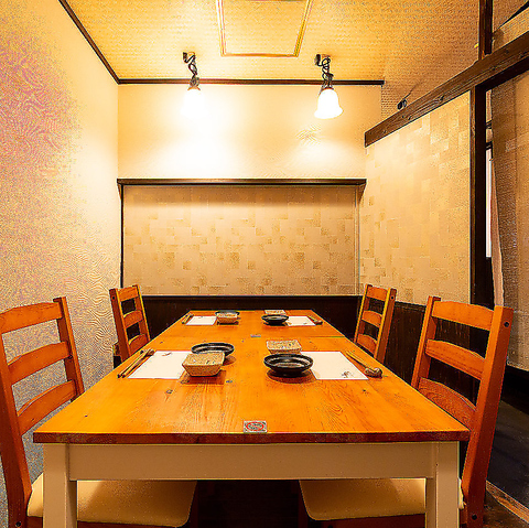 接待、会食、御宴会、様々なシーンで個室を御利用下さい。