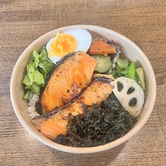 日替わり弁当（写真は銀鮭と出雲のり弁当）