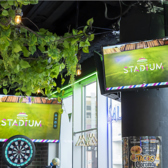 店内には60インチ以上の大型モニターが4台と30インチ以上のモニターが5台の合計9台のモニターを設置しております。スポーツ観戦～貸切でお好きな用途でもご使用頂けます♪