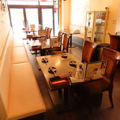 大型宴会もゆったり楽しめるテーブル席を多数ご用意。少人数から大人数まで幅広く対応可能です♪