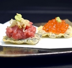 お好きな天ぷらを1つから。写真は本マグロトロたくカナッペといくらカナッペです！