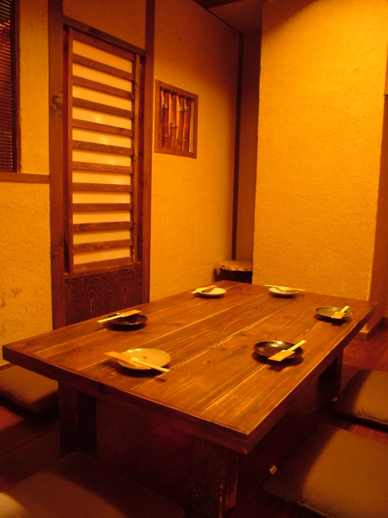 【個室】小さなにじり口から入るこのお部屋。おこもり感抜群です！