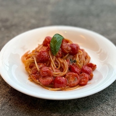 チェリートマトとバジルのアラビアータ