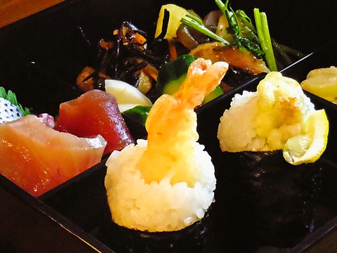 こだわりの鎌倉野菜を使ったおにぎりと惣菜は「お母さんの味」。温もりを感じるお店。