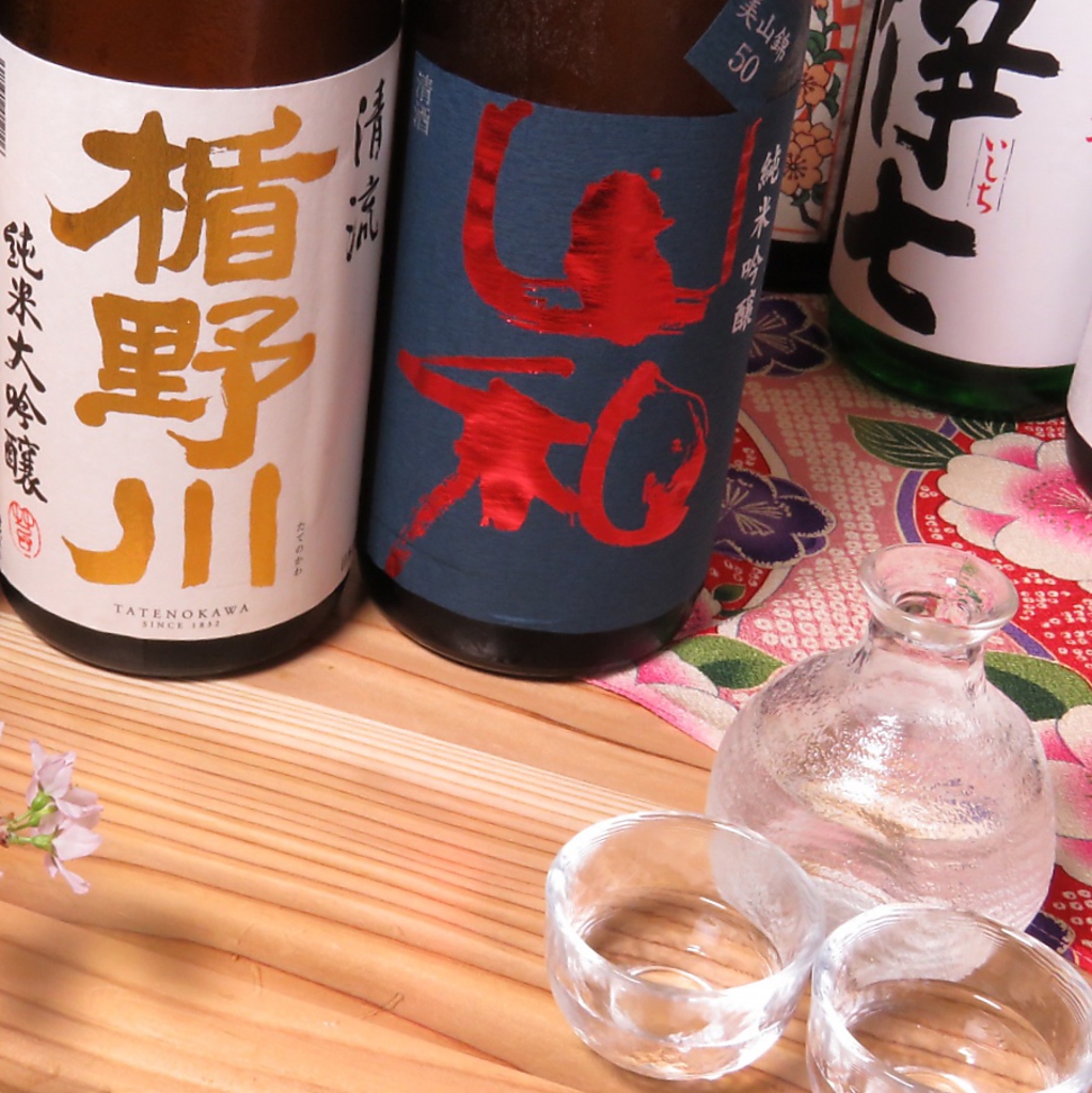 鮮魚に合う日本酒・焼酎も各10種類前後と豊富に揃えております！おすすめのお酒はスタッフに聞いて♪