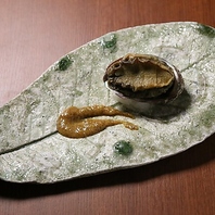 季節の高級食材を使用した創作和食を堪能できます。