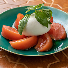 ブラータチーズのカプレーゼ