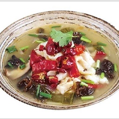魚と高菜の辛味煮込み火鍋(白菜・竹の子・もやし・きのこ付き)