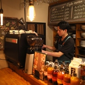 淹れたて!kobakoオリジナルのブレンド豆を味わえます!酸味や苦味とのバランスを考えブレンドしているので、ホッと一息つきたい時や食後の一杯にもピッタリ◎カップから立ち上がる、少しほろ苦いコーヒーの香りが騒いでいた空気や上がったテンションも落ち着かせてくれるので、お酒のあとに美味しいコーヒーもありですね♪