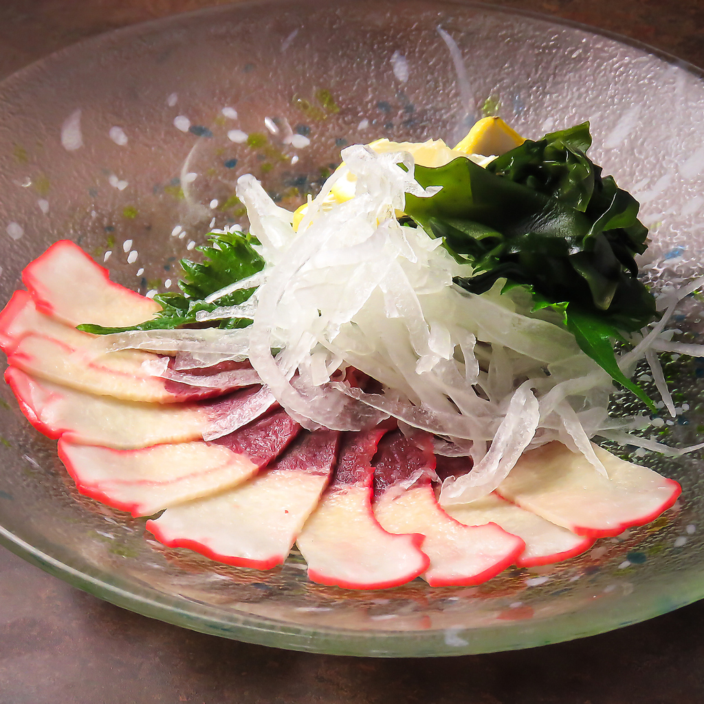 揚げ物だけでなく、鮮度にこだわった海鮮料理も自慢の一品です。