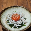 料理メニュー写真&nbsp;ニラとしらすと卵黄