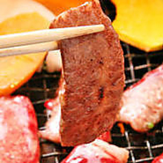 仕入れから厳選しています！脂がのった自慢のお肉