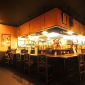 お一人様のご利用も大歓迎なカウンター席完備!出来上がっていく料理を眺める臨場感がたまらない◎また、お仕事終わりの1杯・お友達とのお食事・デートにもぴったり♪肩を並べてゆったり乾杯、距離の縮まるお席です。