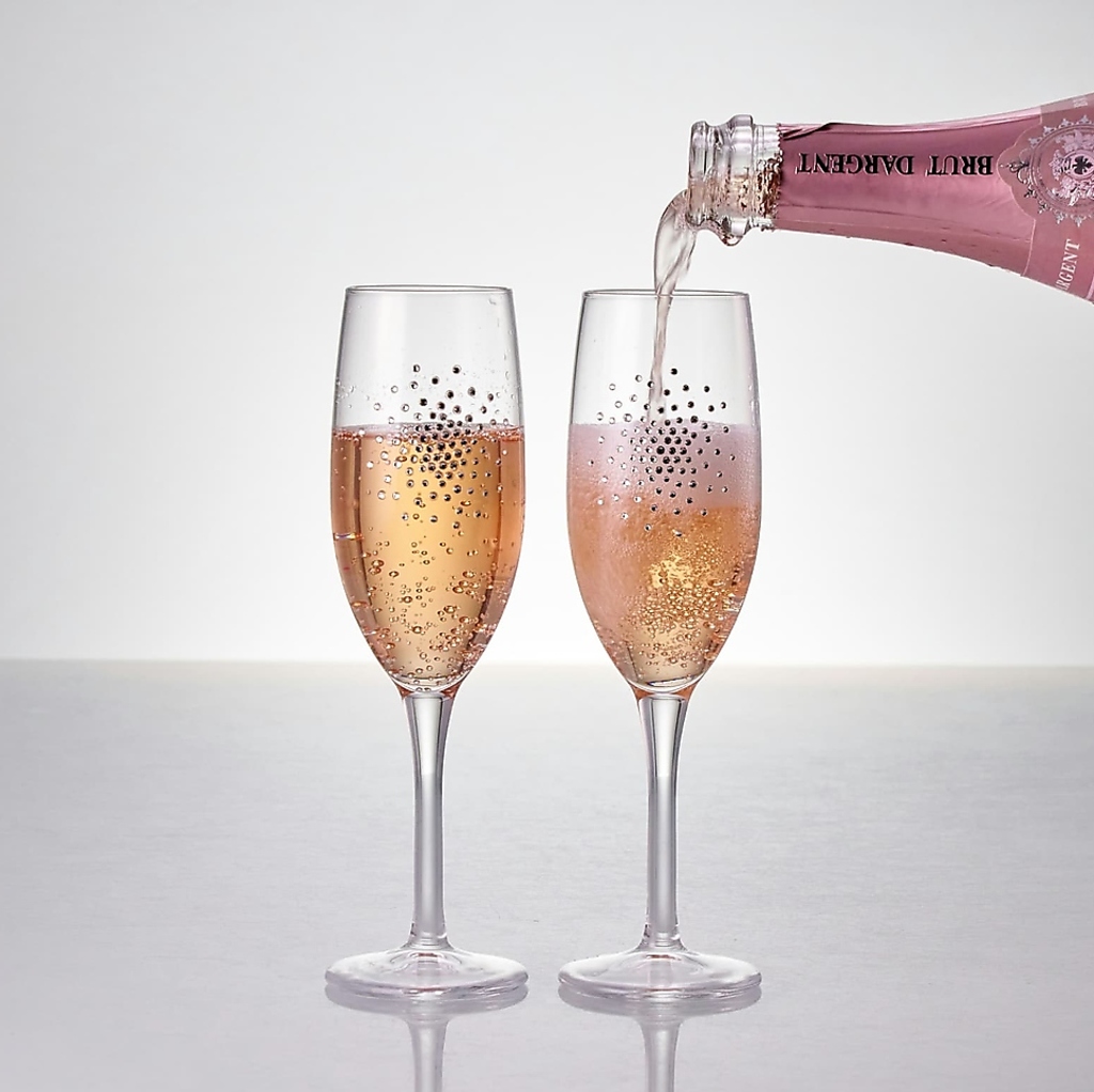 牡蠣の濃厚さとコクを一層引き立てる豊富なドリンクメニューよりお好みのペアリングを見つけて下さい